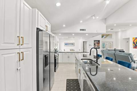 8928 Escondido Way, Boca Raton FL - photo 12 of 53