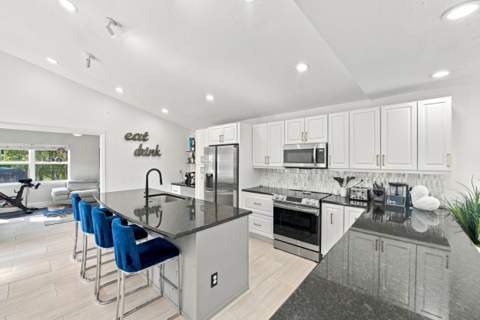 8928 Escondido Way, Boca Raton FL - photo 14 of 53