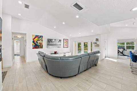 8928 Escondido Way, Boca Raton FL - photo 6 of 53