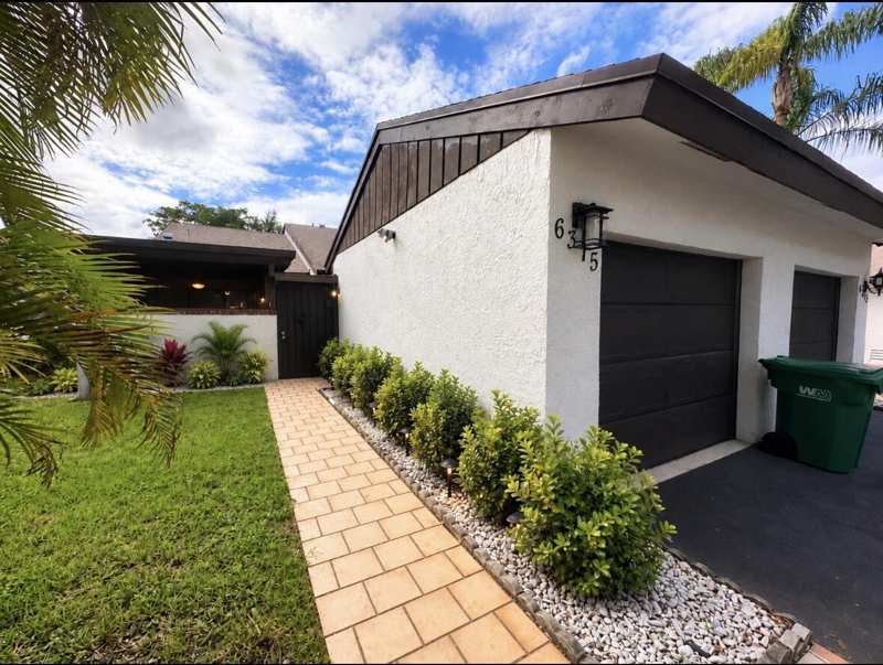 2 bedroom Townhouse at 6375 Pinehurst Circle #D38, Wedgewood Condominium, Tamarac — photo 1