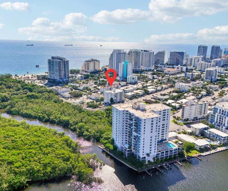 2 bedroom Stock Cooperative at 711 N Birch Road #204, Hawthorne East Co-Op, Fort Lauderdale — photo 4