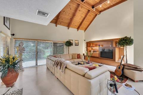 6130 Via Tierra Drive, Boca Raton FL - photo 10 of 46