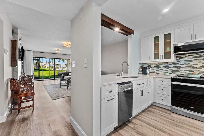 2 bedroom Condominium at 1950 SW Palm City Road #4-102, Circle Bay Yacht Club Condo, Stuart — photo 5