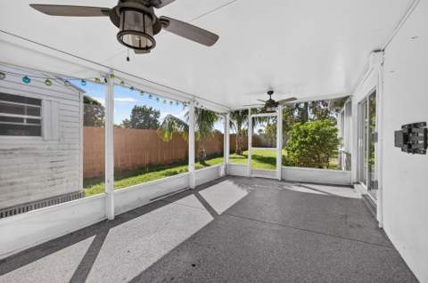 446 E Shadyside Circle, West Palm Beach FL - photo 10 of 29