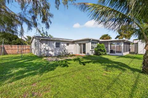446 E Shadyside Circle, West Palm Beach FL - photo 12 of 29