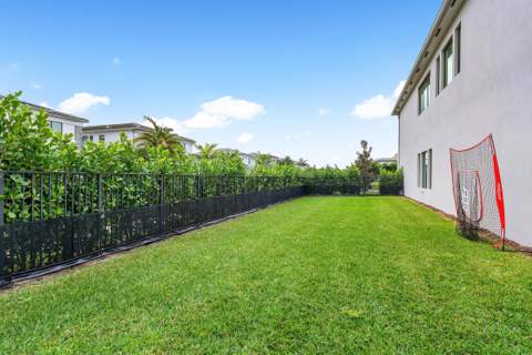 8227 Oceanus Drive, Boca Raton FL - photo 19 of 55