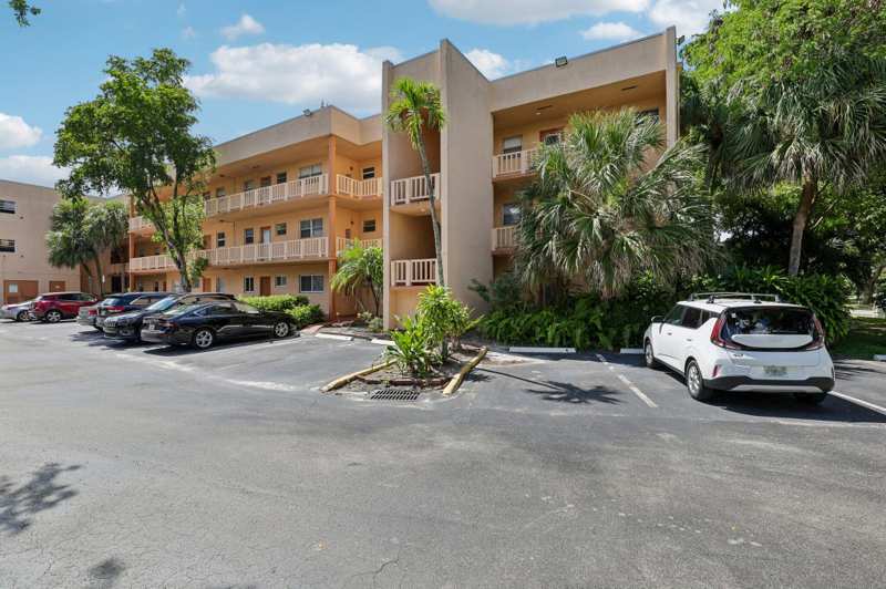 2 bedroom Condominium at 8400 Lagos De Campo Boulevard #303, Rokest Condominium Apartments, Tamarac — photo 1
