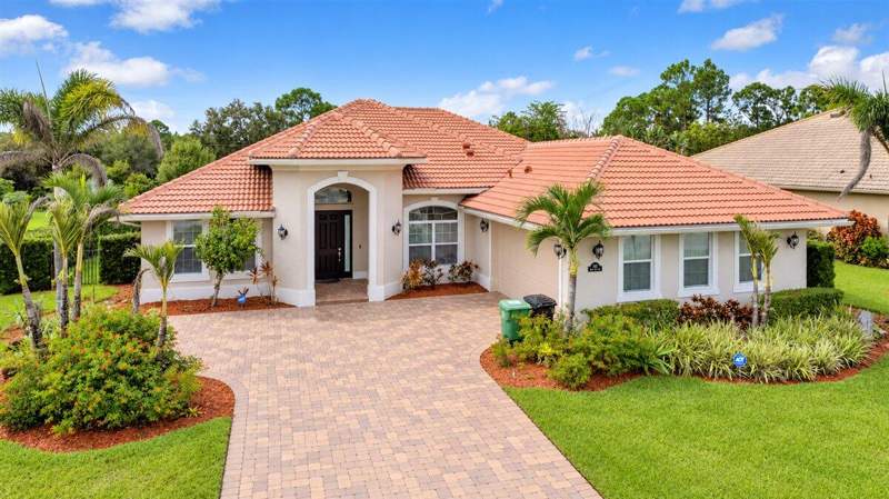 3 bedroom Single Family Residence at 2801 Bent Pine Drive, Monte Carlo Country Club Unit 2, Fort Pierce — photo 3