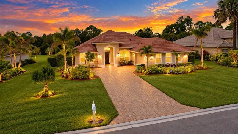 3 bedroom Single Family Residence at 2801 Bent Pine Drive, Monte Carlo Country Club Unit 2, Fort Pierce — photo 4
