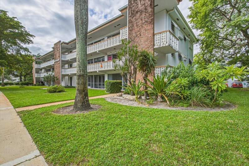 2 bedroom Condominium at 500 S Luna Court #4, Eastbrook Condominium Apts Inc, Hollywood — photo 2