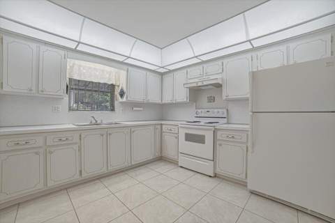 500 S Luna Court #4, Hollywood FL - photo 11 of 23