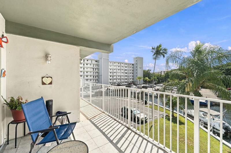 2 bedroom Condominium at 1511 SE 15th Court #306, Pennsylvania Condominium, Deerfield Beach — photo 5