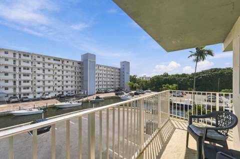 1511 SE 15th Court #306, Deerfield Beach FL - photo 24 of 25