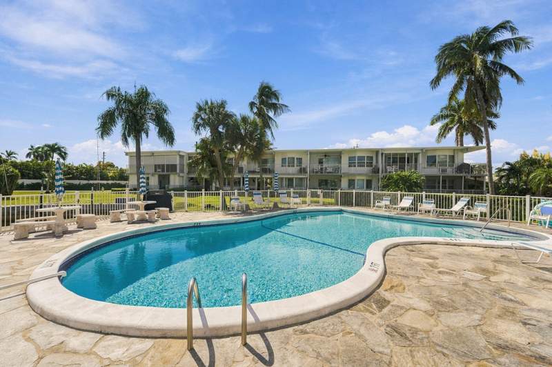 2 bedroom Condominium at 1511 SE 15th Court #306, Pennsylvania Condominium, Deerfield Beach — photo 3