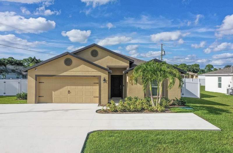 5 bedroom Single Family Residence at 1381 SW Paar Drive, Port St Lucie Section 19, Port St. Lucie — photo 4