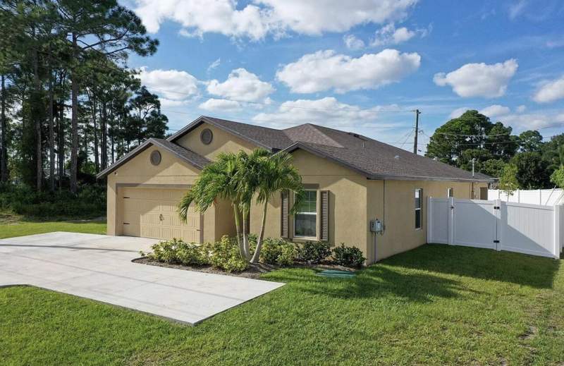 5 bedroom Single Family Residence at 1381 SW Paar Drive, Port St Lucie Section 19, Port St. Lucie — photo 3
