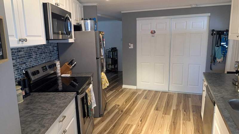 3 bedroom Manufactured Home at 2912 Lakeshore Drive, Ravenswood Estates, Fort Lauderdale — photo 3