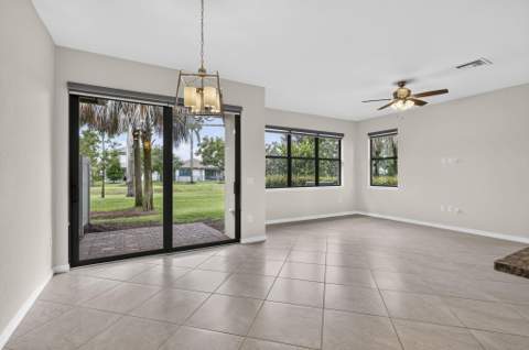 8347 Cadre Noir Road, Lake Worth FL - photo 16 of 46