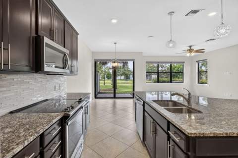 8347 Cadre Noir Road, Lake Worth FL - photo 14 of 46