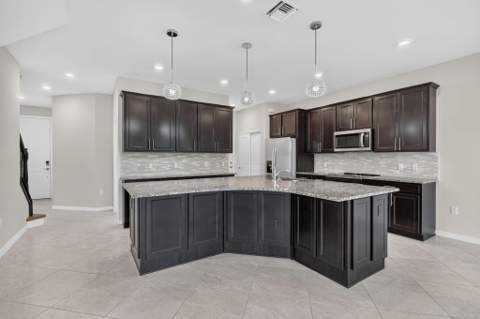 8347 Cadre Noir Road, Lake Worth FL - photo 10 of 46