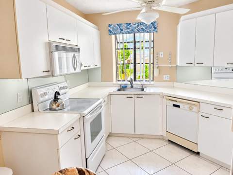 5253 Brisata Circle #F, Boynton Beach FL - photo 8 of 32