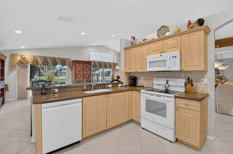 6552 Lucaya Avenue, Boynton Beach FL - photo 16 of 84