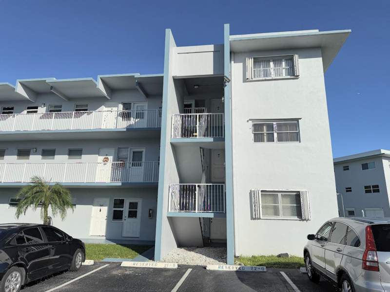 2 bedroom Condominium at 2309 Park Lane #210, Sheridan Lakes Condo Apts No 6, Hollywood — photo 2