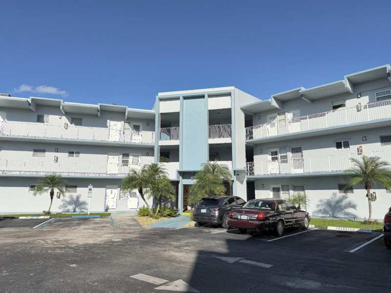 2 bedroom Condominium at 2309 Park Lane #210, Sheridan Lakes Condo Apts No 6, Hollywood — photo 1