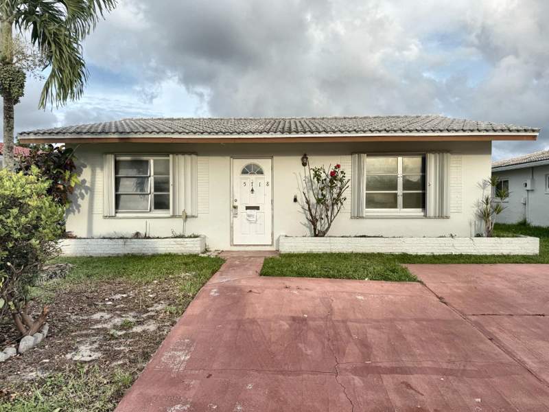 2 bedroom Single Family Residence at 5718 NW 86th Terrace, Mainlands Of Tamarac Lakes, Tamarac — photo 2