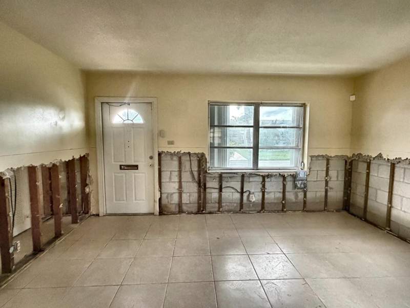 2 bedroom Single Family Residence at 5718 NW 86th Terrace, Mainlands Of Tamarac Lakes, Tamarac — photo 3
