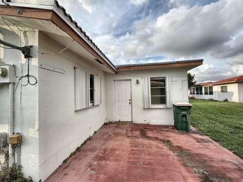 5718 NW 86th Terrace, Tamarac FL - photo 8 of 10