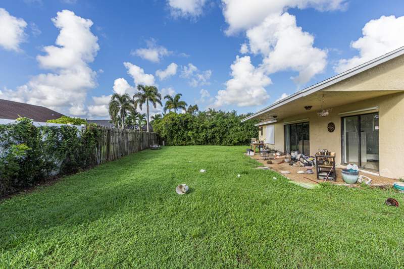 3 bedroom Single Family Residence at 8800 Placid Terrace, Lakes Of Sherbrooke Ph 7, Lake Worth — photo 2