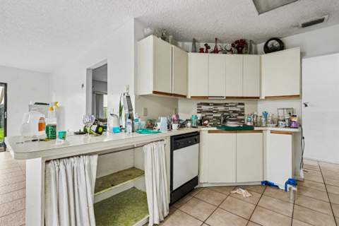 8800 Placid Terrace, Lake Worth FL - photo 9 of 38