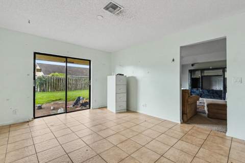 8800 Placid Terrace, Lake Worth FL - photo 12 of 38