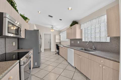 12640 Coral Lakes Drive, Boynton Beach FL - photo 17 of 96