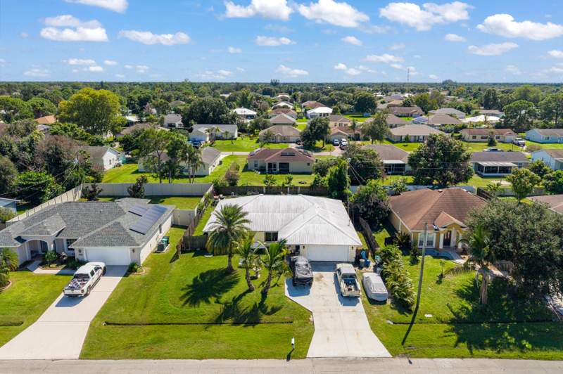 4 bedroom Single Family Residence at 426 SW Seaflower Terrace, Port St Lucie Section 13, Port St. Lucie — photo 2