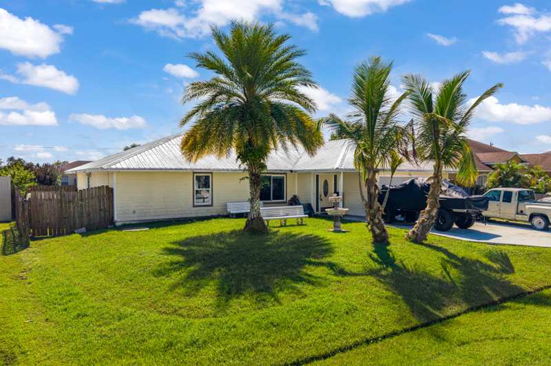 4 bedroom Single Family Residence at 426 SW Seaflower Terrace, Port St Lucie Section 13, Port St. Lucie — photo 1