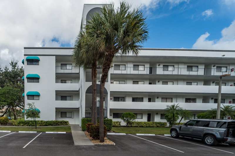 2 bedroom Condominium at 4725 Lucerne Lakes Blvd E #401, Lucerne Lakes Fairway Club, Lake Worth — photo 1