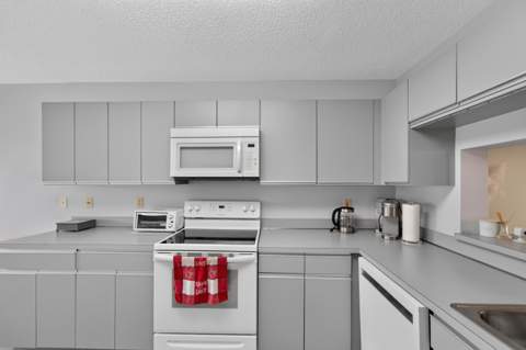 4725 Lucerne Lakes Blvd E #401, Lake Worth FL - photo 12 of 32