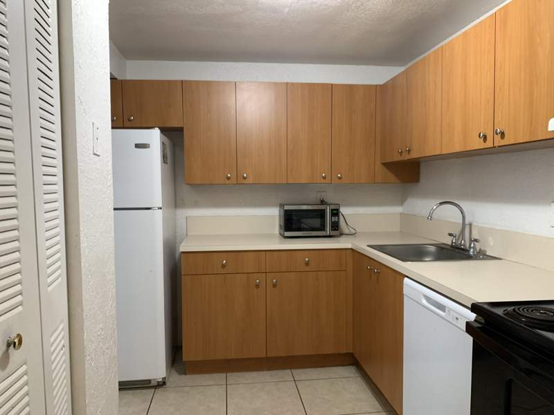 2 bedroom Condominium at 431 Executive Center Drive #206, Clear Lake Palms Condo, West Palm Beach — photo 2
