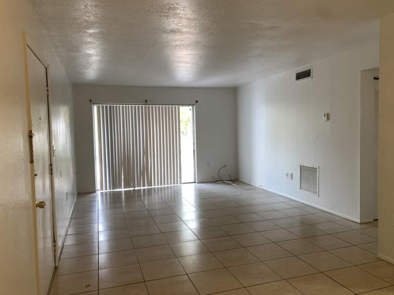 2 bedroom Condominium at 431 Executive Center Drive #206, Clear Lake Palms Condo, West Palm Beach — photo 4