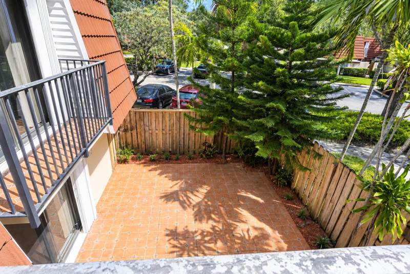 2 bedroom Townhouse at 9851 NW 6th Place, Jacaranda Parcel 610, Plantation — photo 5