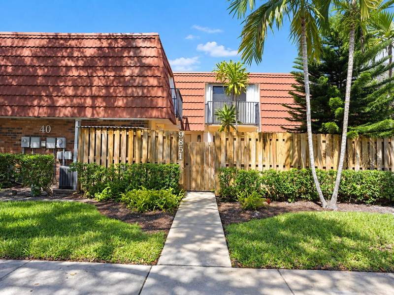2 bedroom Townhouse at 9851 NW 6th Place, Jacaranda Parcel 610, Plantation — photo 2