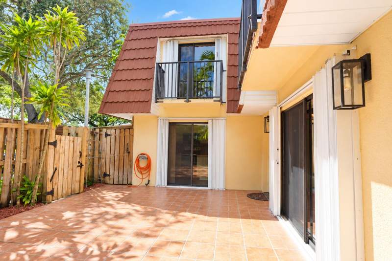 2 bedroom Townhouse at 9851 NW 6th Place, Jacaranda Parcel 610, Plantation — photo 4