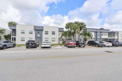 197 Normandy Lane #E, golf community for sale in Delray Beach