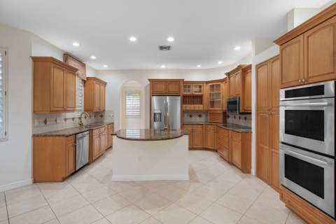 6395 Stonehurst Circle, Lake Worth FL - photo 10 of 44