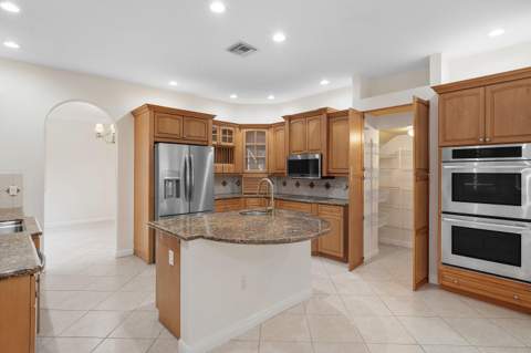 6395 Stonehurst Circle, Lake Worth FL - photo 11 of 44