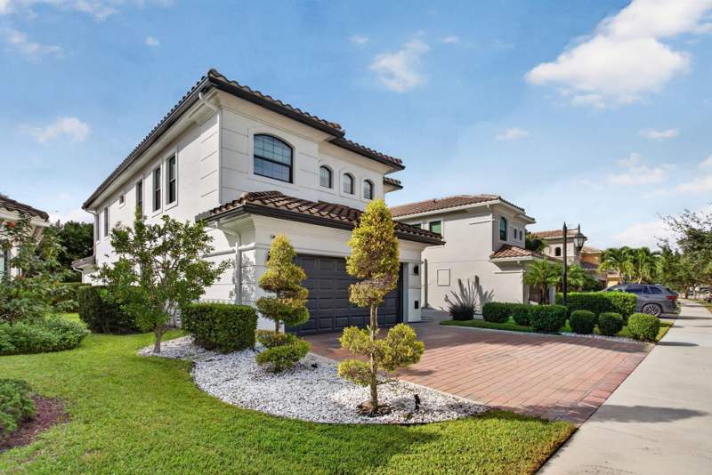 5 bedroom Single Family Residence at 8171 Canopy Terrace, Parkland Golf And Country Club, Parkland — photo 2