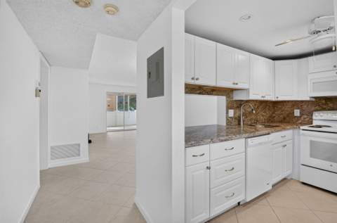2615 NE 3rd Court #2130, Boynton Beach FL - photo 10 of 45