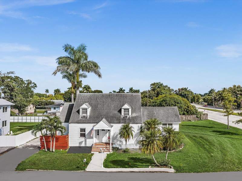 5 bedroom Single Family Residence at 9 NW Avenue D, S/D Of Lot 17, 31-43-37 Amnd Pl In, Belle Glade — photo 4